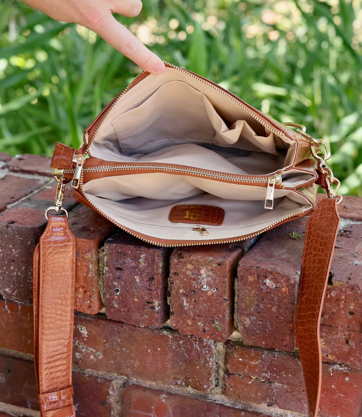 Ariana Crossbody - Saddle